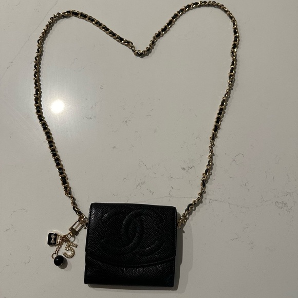 CHANEL Black Leather Vintage Wallet on Chain - Picture 14 of 14